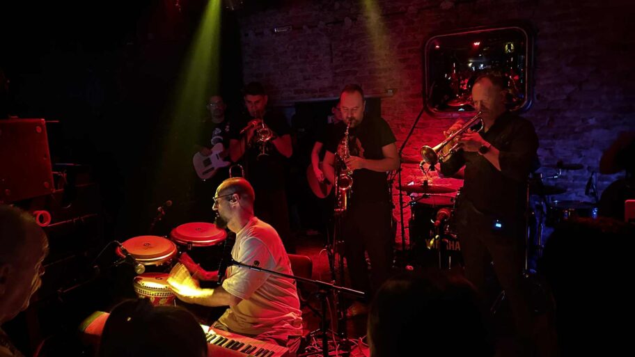 c93b63e3 dcf5 41f7 b8cf b9f83d5ce57b