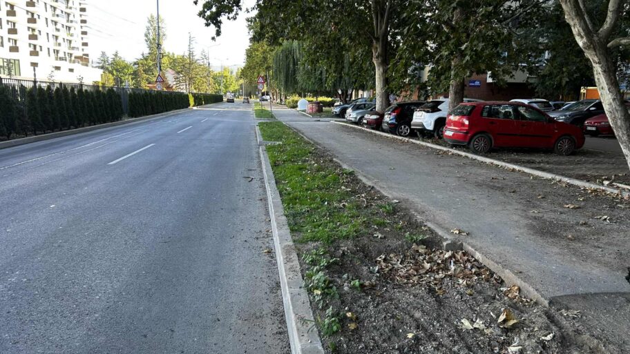 ef6b12e3 d9b3 42e3 9940 1ab347f50719