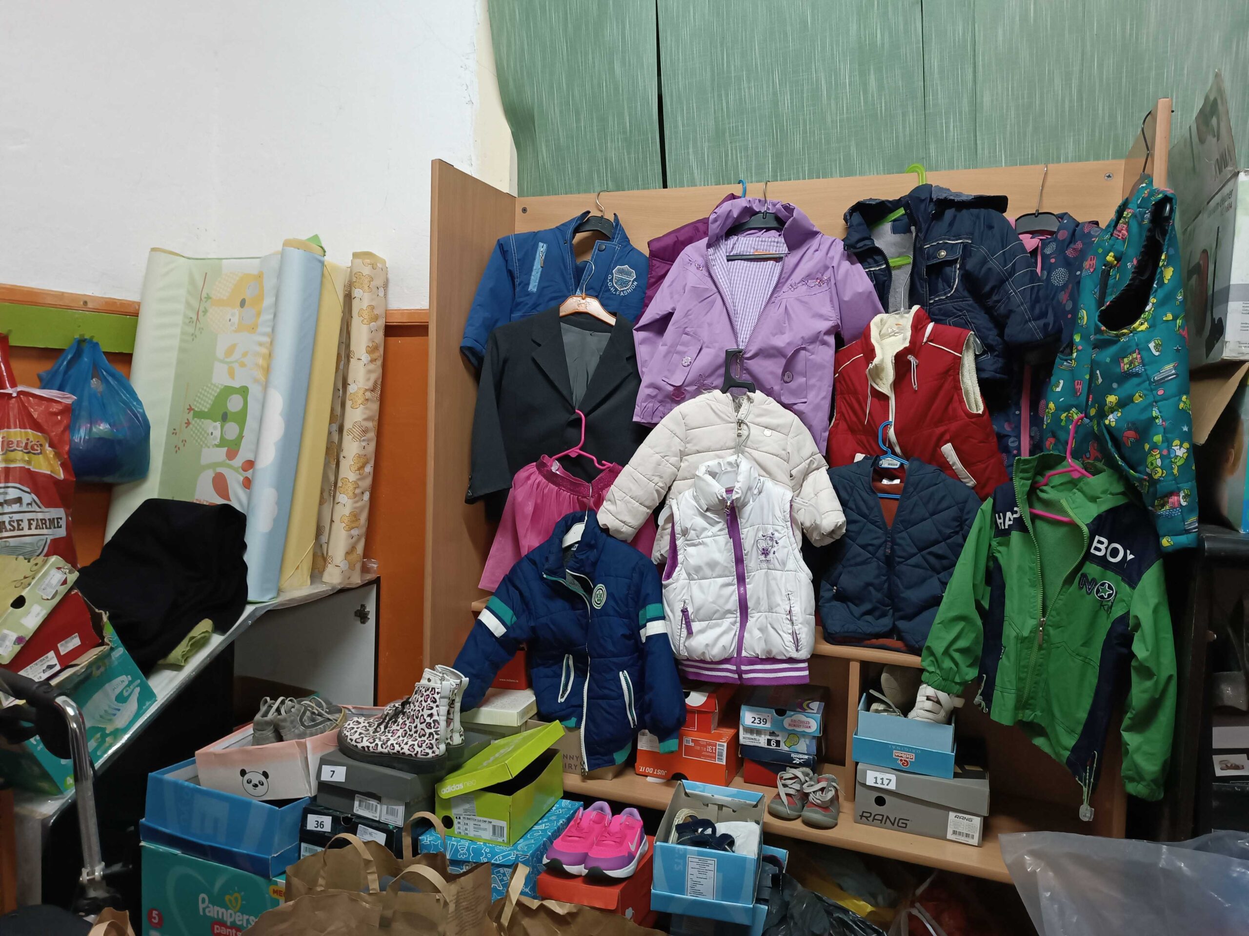 "Ako imaš ti donesi, ako nemaš ti odnesi" - naziv i geslo niškog udruženja koje pomaže više od 80 porodica 1 1000010558 scaled