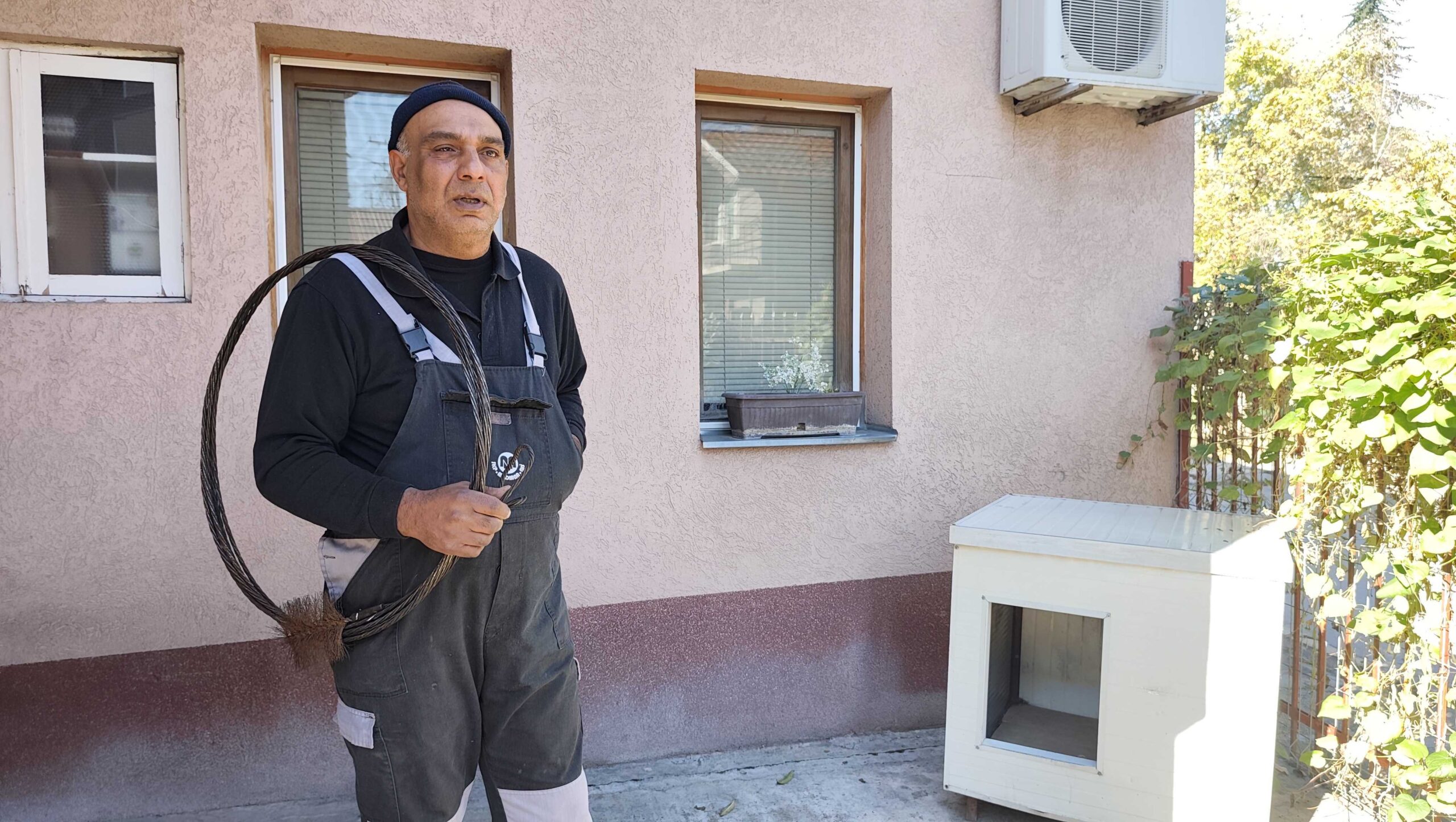 "Garavi anđeo" iz Niša, jedini dimničar za kaljeve peći: Reklamacije nemam, mušterije su mi kao porodica 1 1000015133 scaled