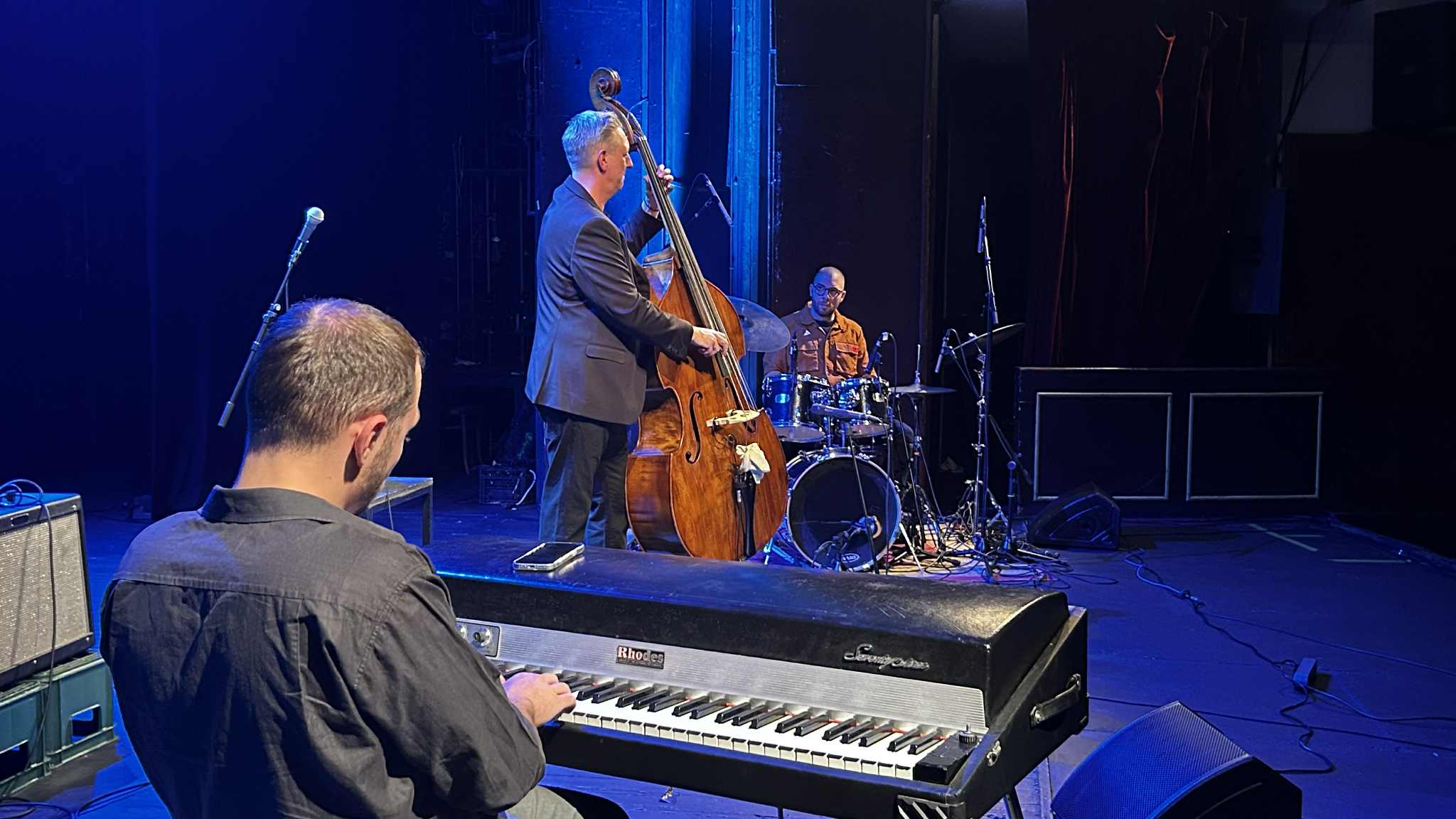 Nenad Vasilić obeležio 25 godina karijere koncertom u Nišu – povratak korenima i zajednički nastup sa sinom 1 88051e50 4563 451f 8de0 767cd1a91aab