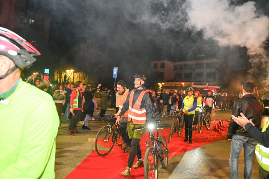 Crveni tepih i topli doček za niške bicikliste u Smederevu 2 DSC 3413