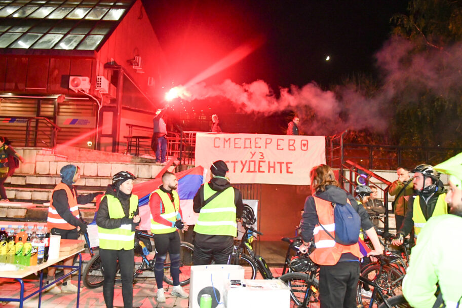 Crveni tepih i topli doček za niške bicikliste u Smederevu 3 DSC 3423