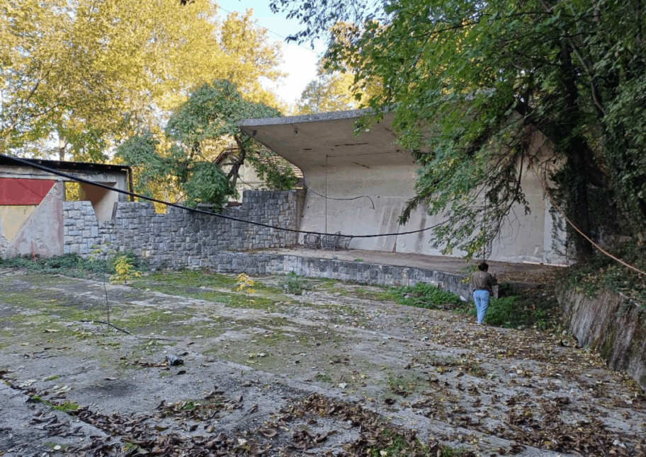 Letnja pozornica u Niškoj Banji godinama propada, poznato kako će izgledati nakon rekonstrukcije 2 Screenshot 2025 10 27 at 15.05.49