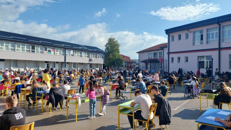 Najveći javni čas crtanja stripa u istočnoj Evropi održan u Vlasotincu 2 cas strip2