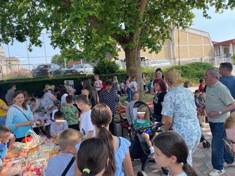 Učenici iz Blaca prikupili pomoć za vršnjake iz socijalno ugroženih porodica 2 deca 1