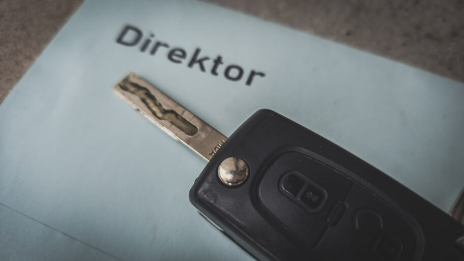 Novi direktor, stari maniri - prokupački Vodovod direktoru iz Niša ustupa službeni automobil 4 kljucevi auta direktor