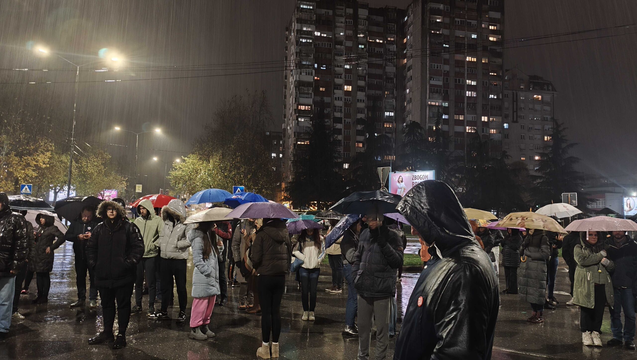 "Godinu dana, isti zahtev" - studenti u Nišu protestom obeležili godinu dana borbe i podsetili zašto traže pravdu 1 1000016713 scaled