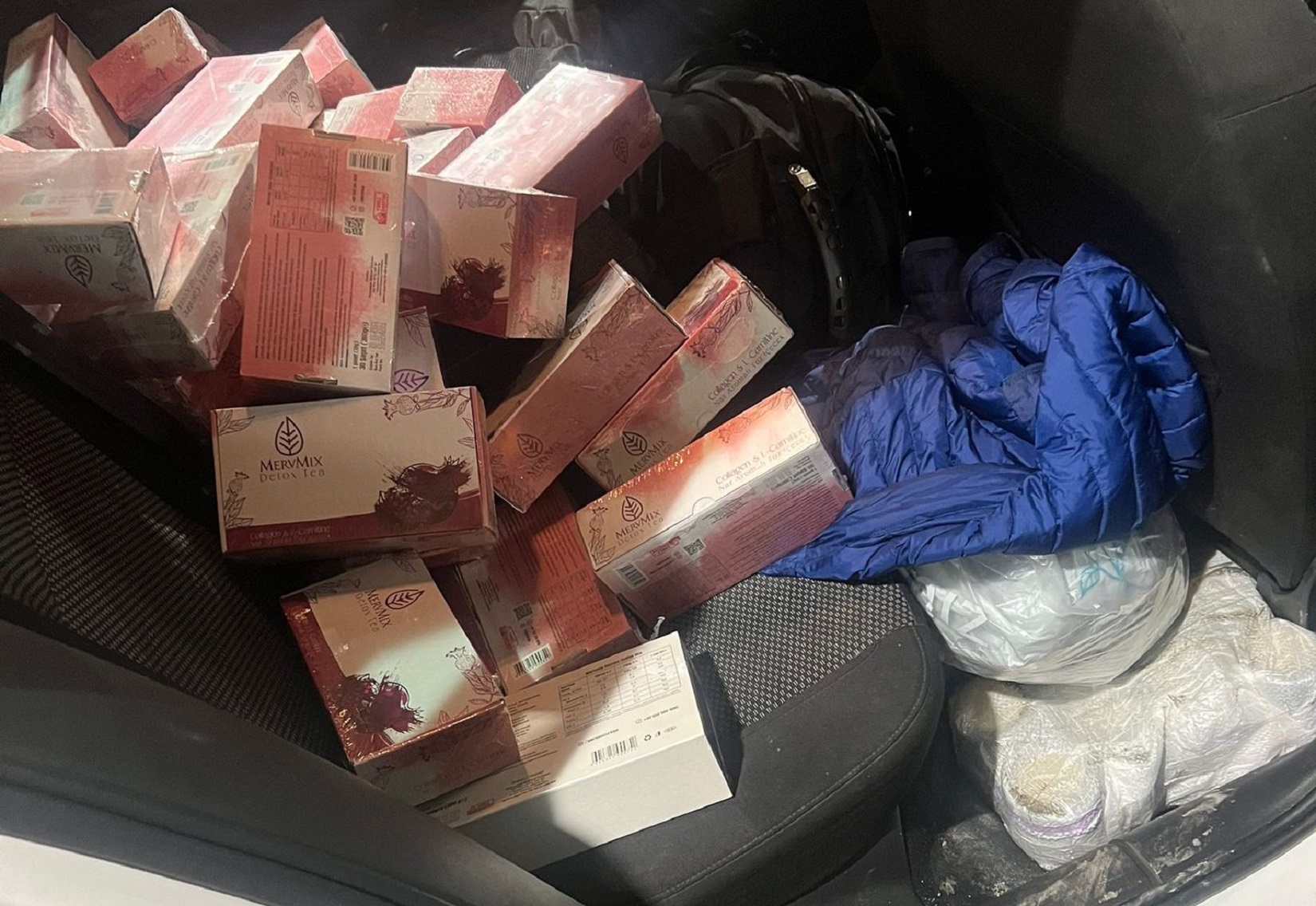 Pokušaj krijumčarenja preparata za mršavljenje na Gradini 1 3 1