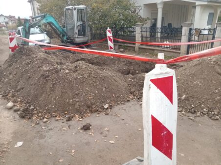 Voda iz rupe teče više od dve nedelje, iz Vodovoda im rekli da "nisu prioritet", a Nišlije iz Čalija najavljuju krivičnu prijavu 2 3