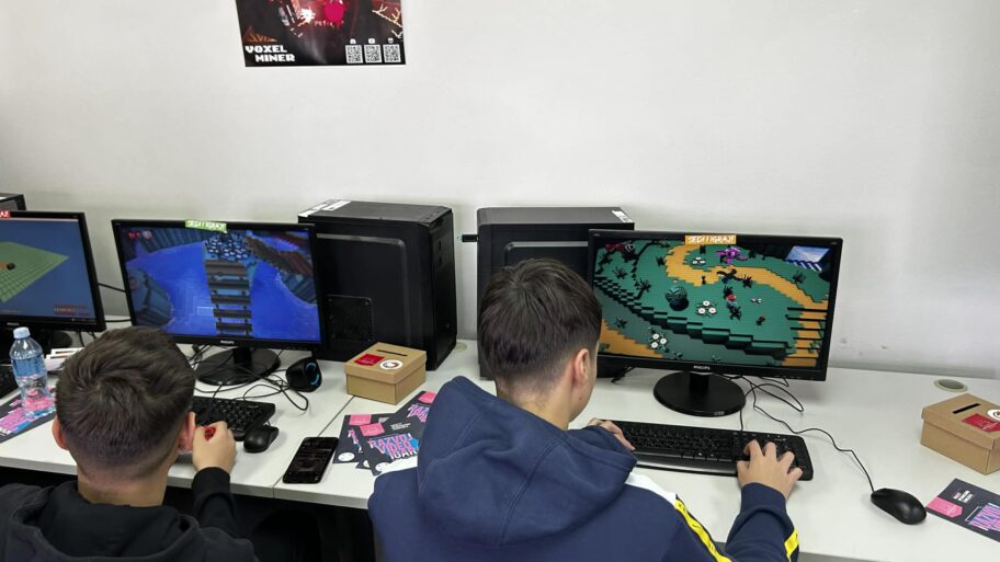 499ca659 8617 4f60 9004 f2959e593c39