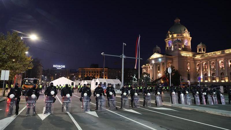 Licem u lice, a između kordon: Skupovi podrške vlasti i Dijani Hrki u Beogradu 9 9582ce10 ba6b 11f0 ba8c 5f7067df6bdc