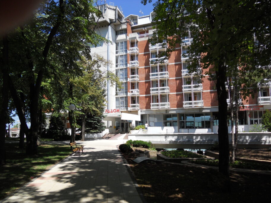 Sutra u "Radonu" sastanak predstavnika niškog Filozofskog i Ministarstva prosvete - studenti i zbor Medijane zovu na protest 18 Hotel Radon