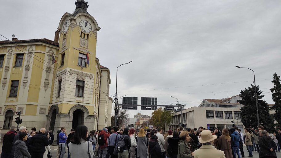 Novi protest u ponedeljak u Nišu - "13 meseci, 16 žrtava, 0 odgovornih" 15 IMG 20251117 115428