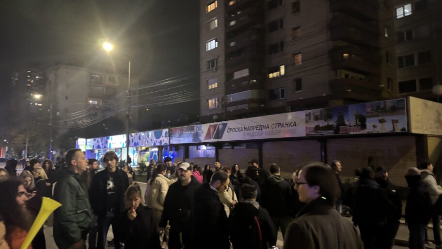 Policija zadržala niške studente na ulazu u Beograd, jedna od njih privođena 6 IMG 3039