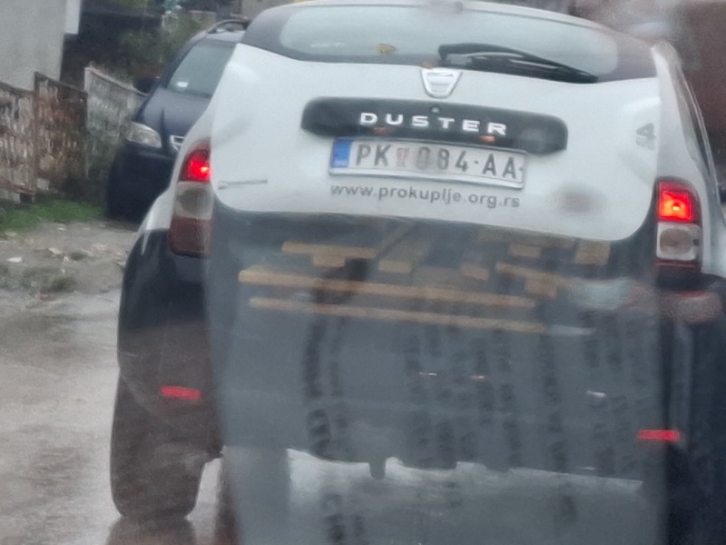 SNS prevoz stolova i klupa po Prokuplju - službenom “dačijom” 10 IMG 6073 2