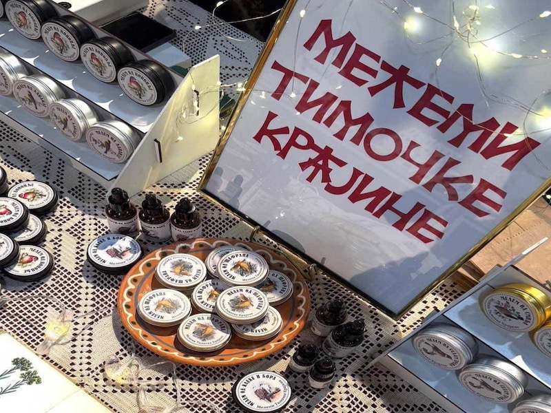 Novembarski bazar u Prvomajskoj okuplja lokalne umetnike i zanatlije 2 IMG 6106