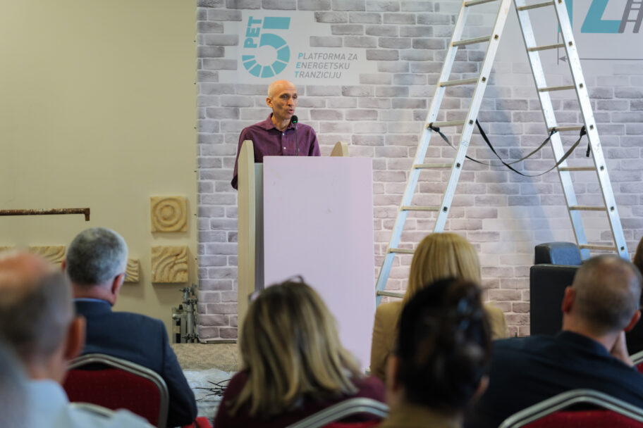 U Nišu predstavljen Vodič za energetsku obnovu zgrada, stručnjaci upozorili na nove obaveze i "pasivnost stanara" 4 Prof dr Goran Vuckovic PET