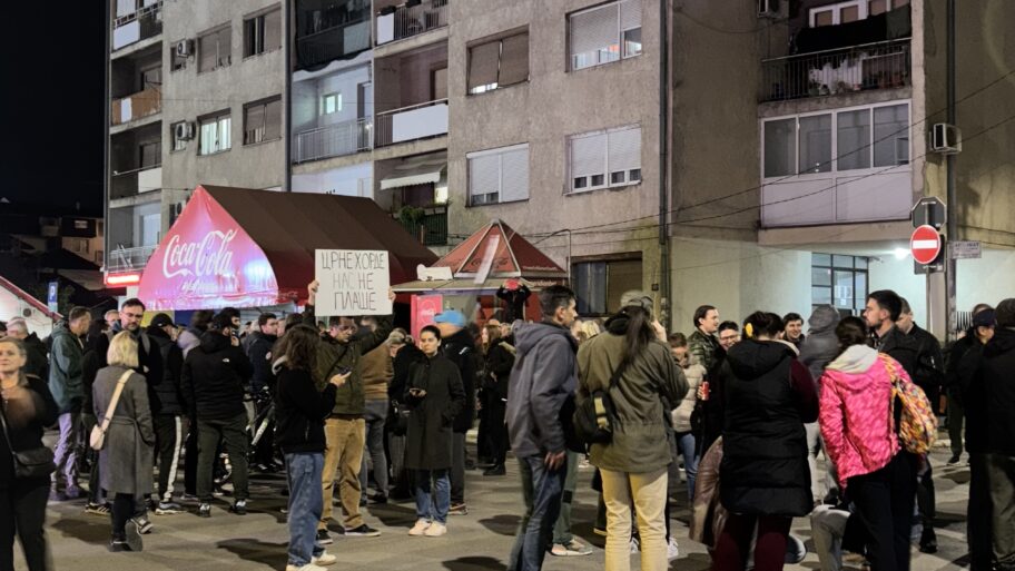 Građani u Nišu pružili podršku Dijani Hrki: "1.11:52" na vratima SNS-a 3 img 2878