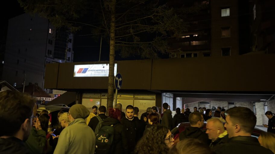 Građani u Nišu pružili podršku Dijani Hrki: "1.11:52" na vratima SNS-a 2 img 2895