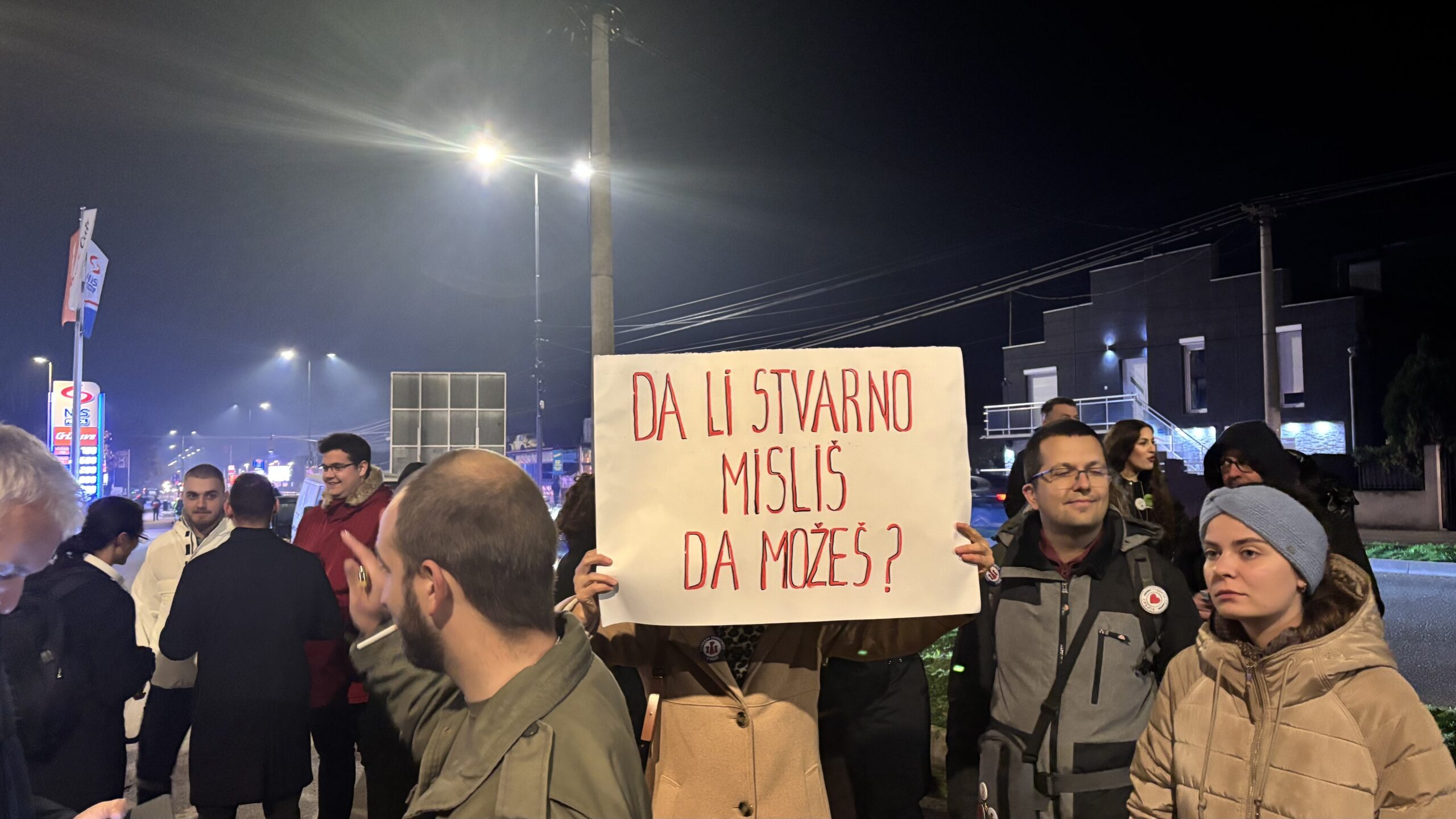 Studenti i građani protestovali ispred "Niš TV": Ministru prosvete poruka da podnese ostavku 1 img 3425 scaled