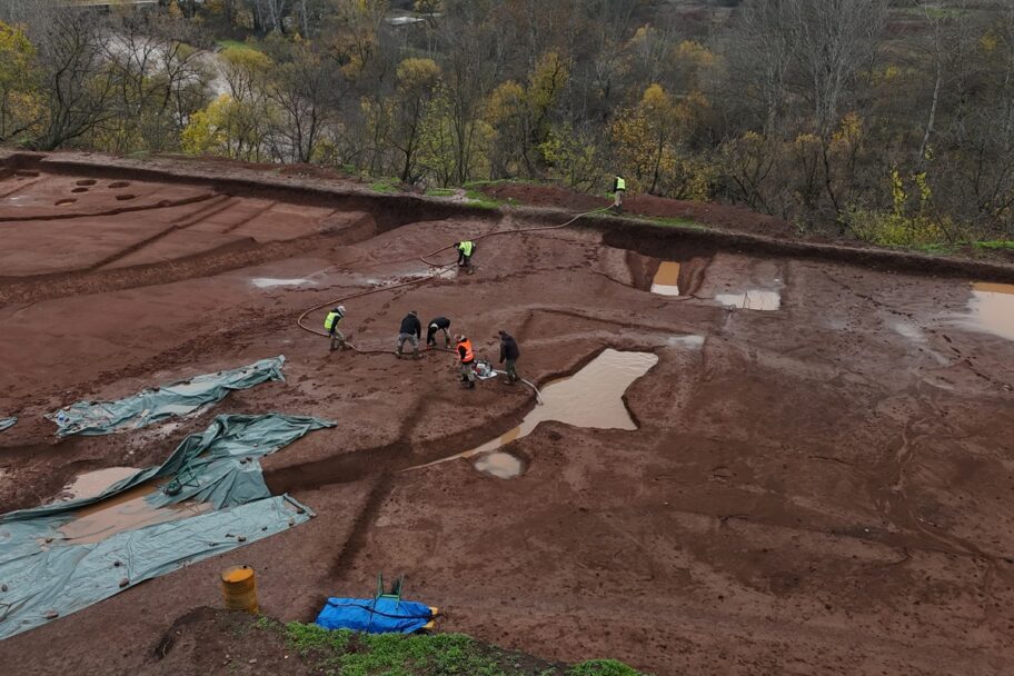 Arheološka otkrića iz praistorije na trasi železničke obilaznice oko Niša - iskopavanja na površini od 1,7 hektara 3 rondela 16