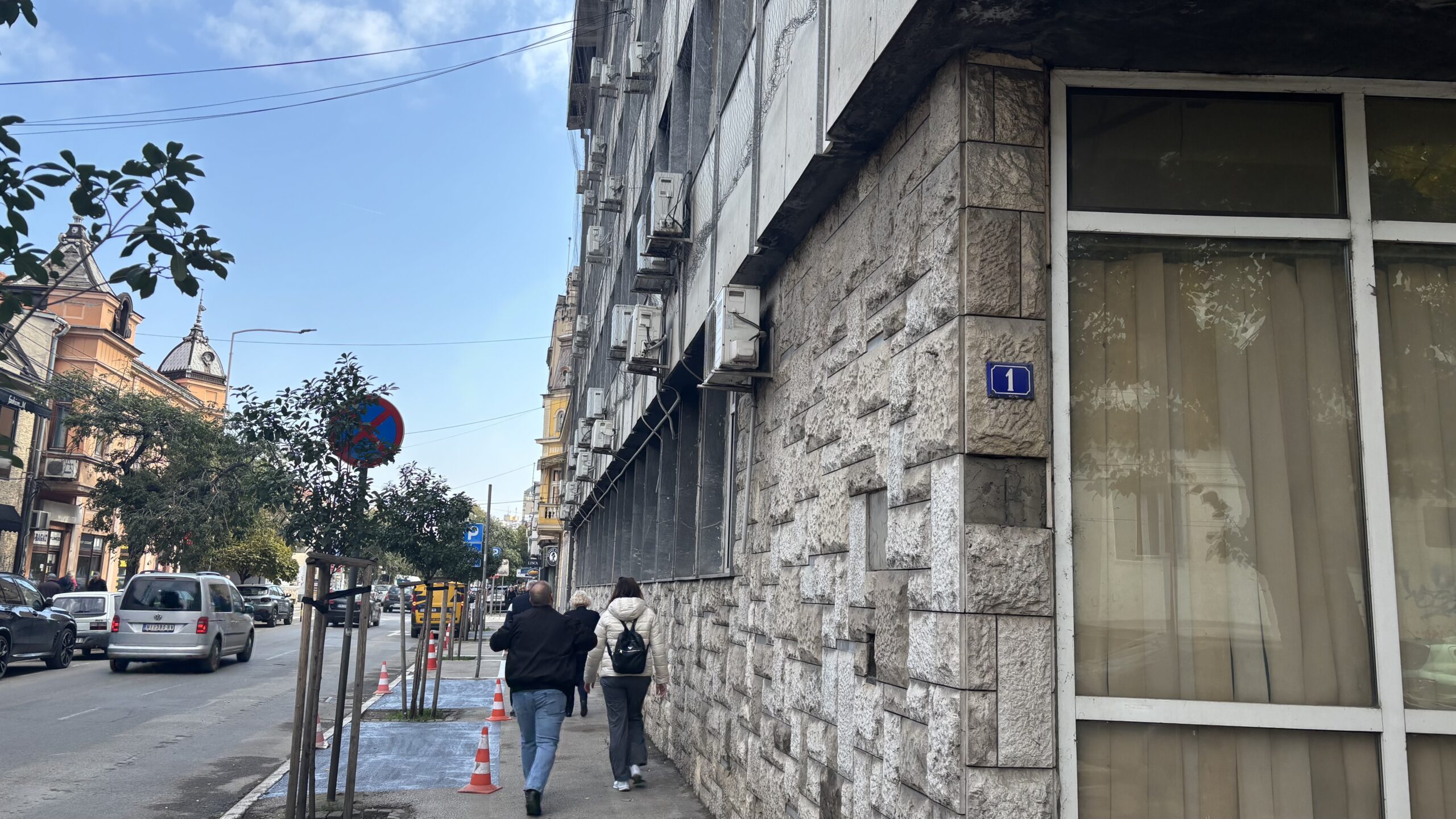 Opština Medijana traži od inspekcije da proveri zgradu PIO fonda i da, ako postoji opasnost, Grad sam obavi radove 1 skele