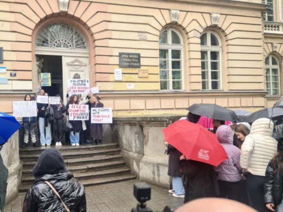 Kolektiv "Sremca" traži smenu v. d. direktora zbog nastupa u emisiji, bojkot i protest gimnazijalaca na Dan škole 2 sremac