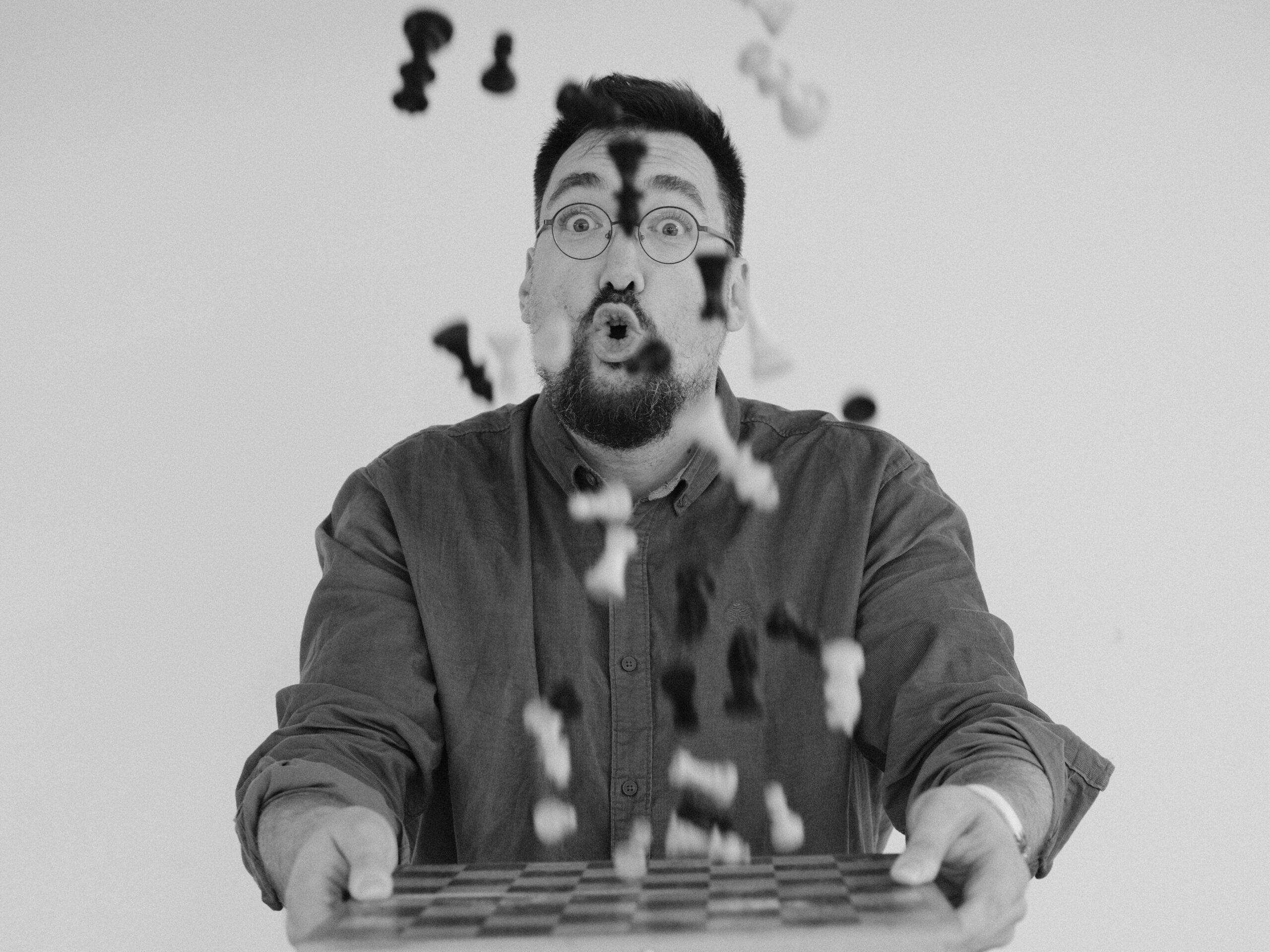 Četvrti roman Stefana Tićmija "Tata kaže gambit" - škakljive porodične teme prenete na šahovsko polje 1 ticmi gambit scaled