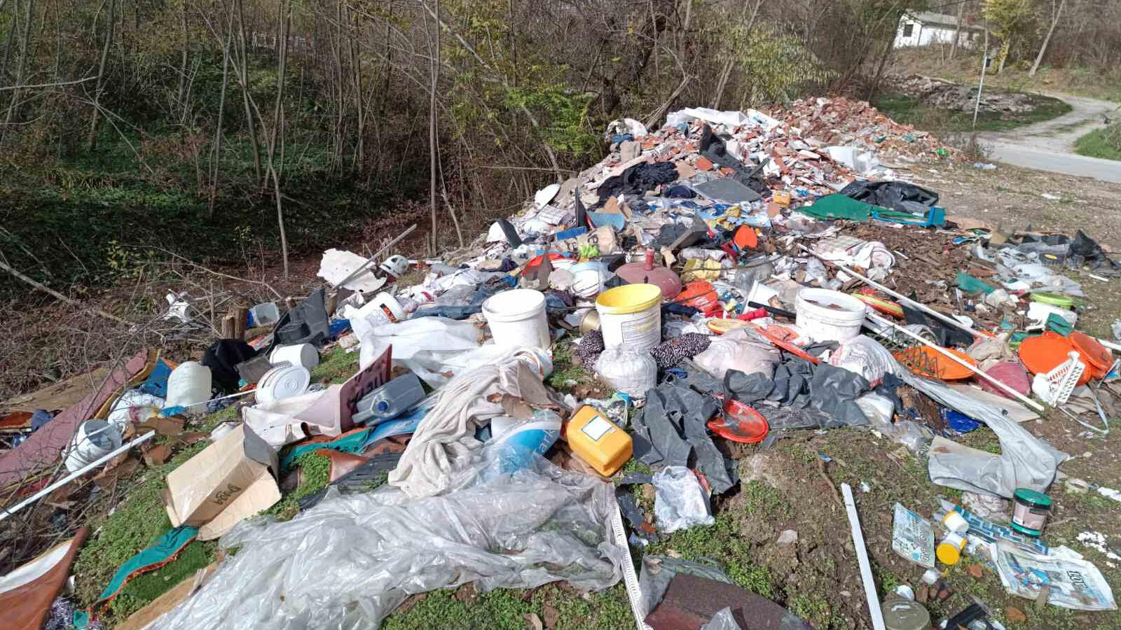 Veliki otpad pored Malčanske reke - građani traže krivične prijave, nadležni ćute 1 unnamed 2 e1763630832873