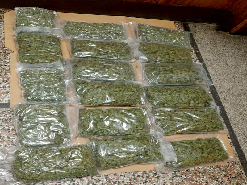 U "filmskoj" akciji policije u Prokuplju u "opelu" beogradskih tablica pronađeno preko 8 kg marihuane 2 1 16