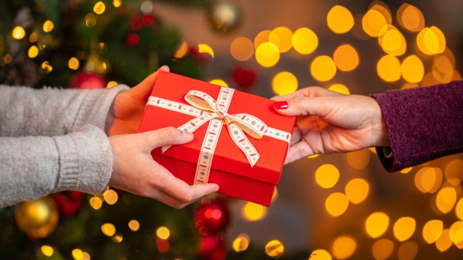Šta da uradite ako vam se ne svidi novogodišnji poklon 4 67ef08e0 e484 11f0 aae2 2191c0e48a3b