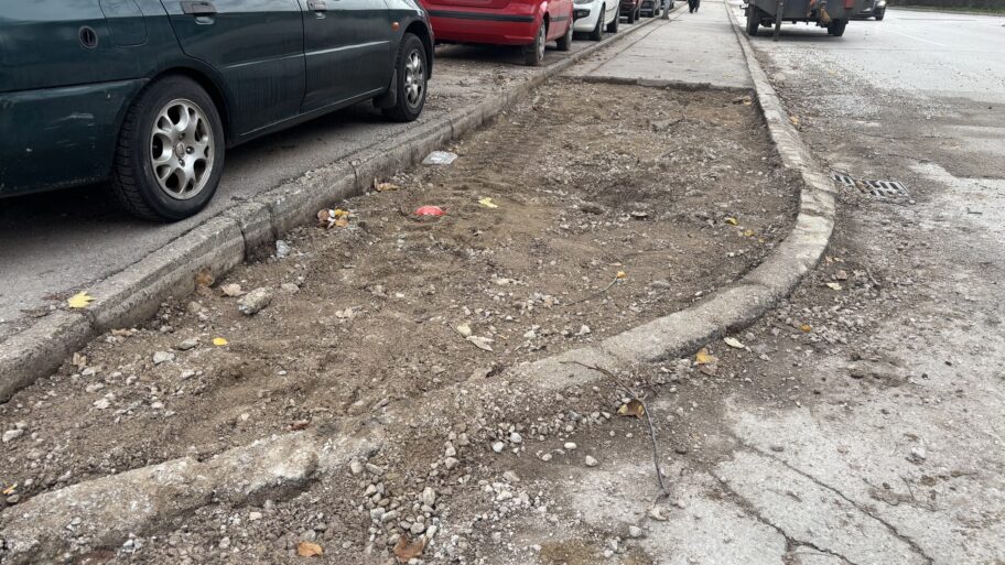 Blato i rupe u Duvaništu nakon postavljanja optičkih kablova, Nišlije mesec dana čekaju sanaciju 4 IMG 4790