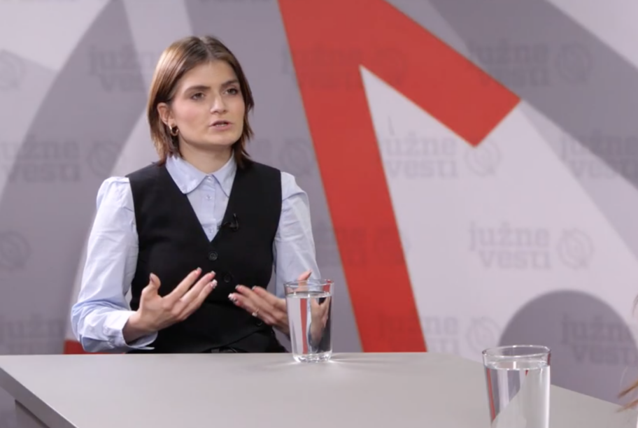 Nikolina Sinđelić za "15 minuta": Učimo sestre, braću i decu da ne ćute na nepravdu 2 Screenshot 2025 12 15 at 18.10.25
