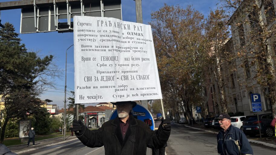 "Sugrađani, ne ostavljajte nas na milost i nemilost režimu" - poručio srednjoškolac na protestu u Nišu 6 img 4604