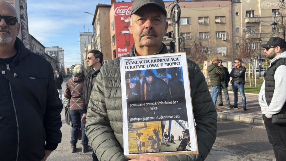 "Sugrađani, ne ostavljajte nas na milost i nemilost režimu" - poručio srednjoškolac na protestu u Nišu 2 img 4607