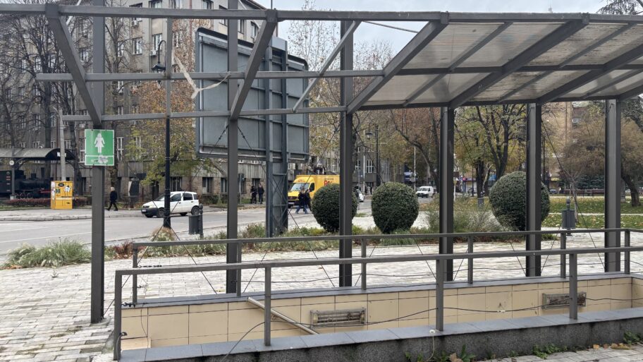 Niš plaća milione za sanaciju toaleta koji i dalje ne radi - tender izmenjen zbog "nepredviđenih radova" 2 img 4795