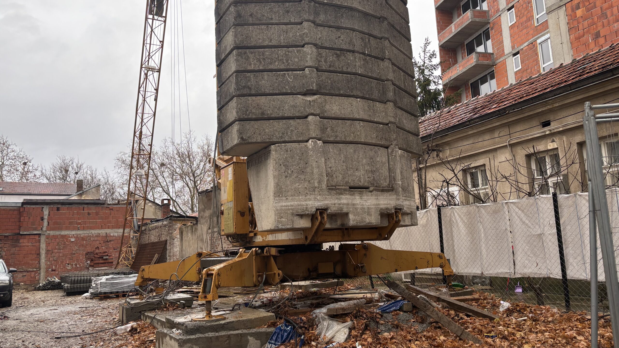 Pao kran i oštetio kuću preko puta Filozofskog u Nišu 1 img 6105 scaled