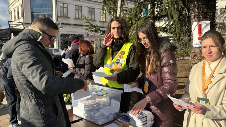 "Raspiši pobedu" u Nišu: Studentski štandovi na 5 lokacija, među potpisnicima dosta penzionera 2 img 6359 1