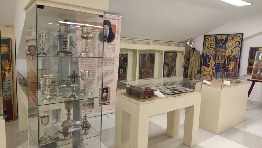 Prvo fototipsko izdanje Miroslavljevog jevanđelja, grafika Paje Jovanovića, knjiga i ikona iz 16. veka - deo bogatstva Muzeja crkvenih starina u Nišu 2 1000014700