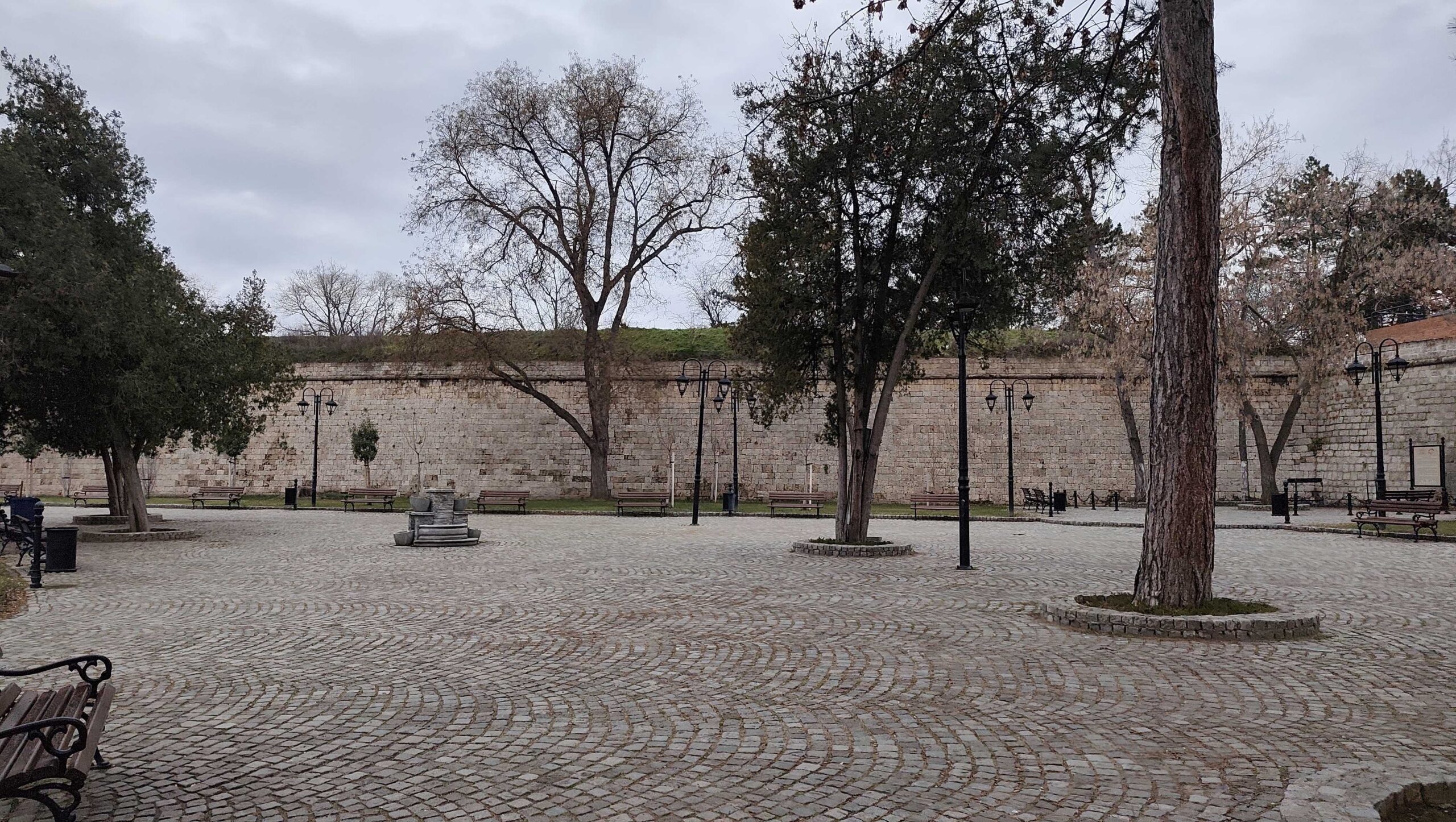 Uklonjen "mini-vašar" kod niške Tvrđave 1 1000020748 scaled