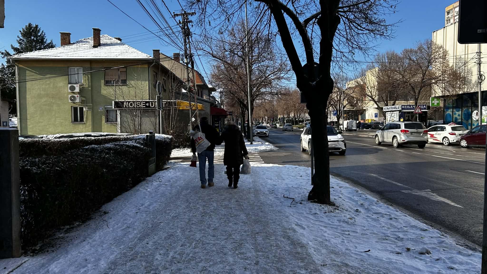 Zimska služba Niša: Ulice prohodne, javne površine i trotoari u fokusu 1 6297bd90 3566 4446 ad5a 44f7095191e7