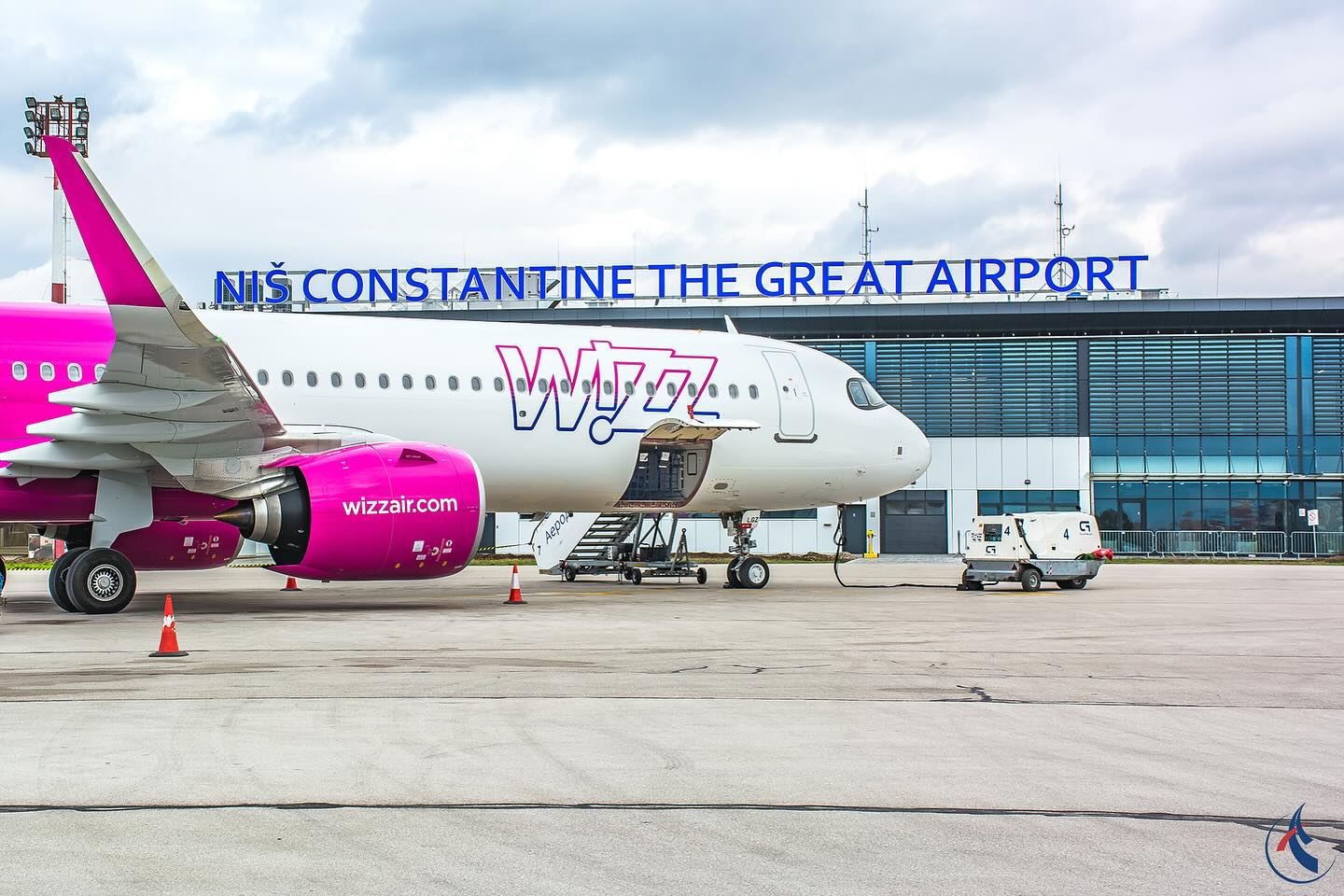 aerodrom nis wizz air avion