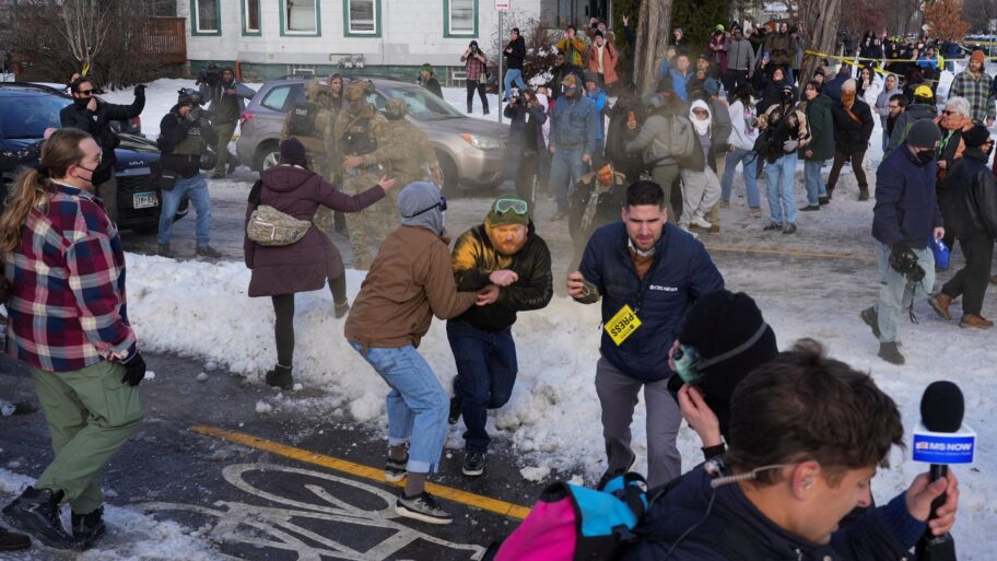 Američki imigracioni agent ubio ženu u Mineapolisu, Bela kuća na udaru 4 ef3d20c0 ec68 11f0 9ce3 0774ae46fe08