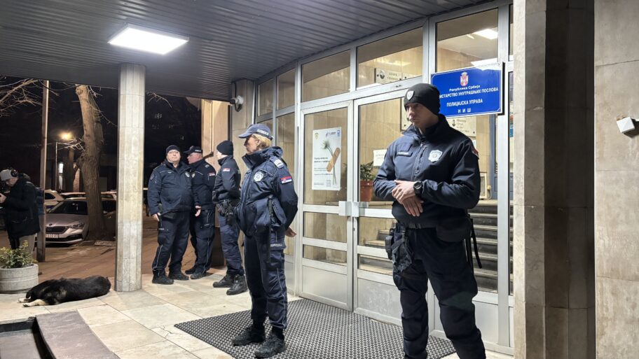 "U Srbiji se više ne ćuti na nepravdu": Održan protest u Nišu zbog upada policije na novosadski Filozofski 5 image00001