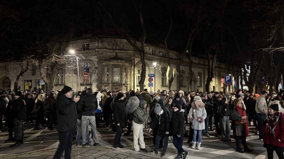"U Srbiji se više ne ćuti na nepravdu": Održan protest u Nišu zbog upada policije na novosadski Filozofski 6 image00003