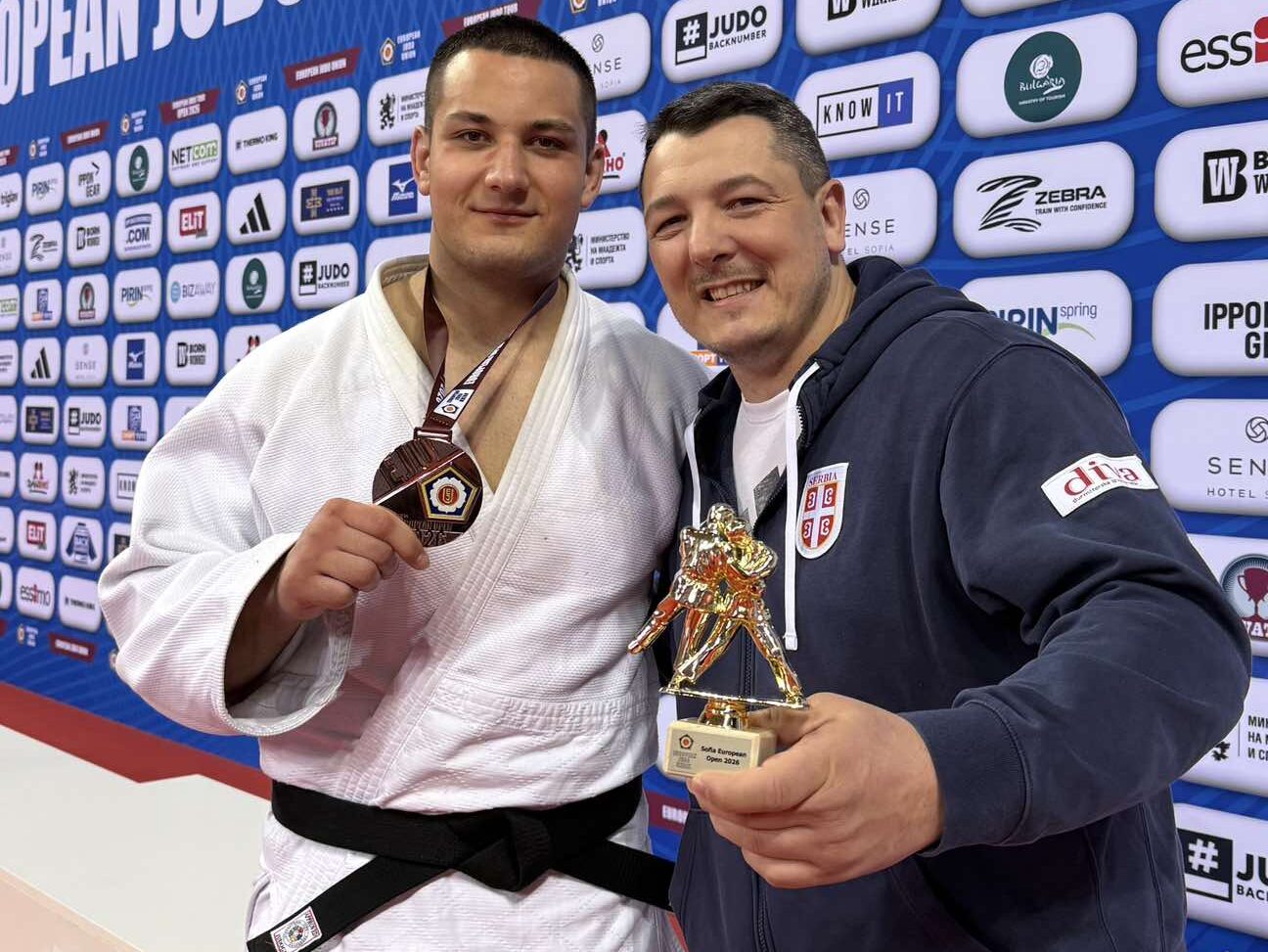 0 02 05 b6367a04b36533d735f74b2430ddfead0133fb3e005f3a68cd29609921d09fe3 2206d8aafae e1770113195340