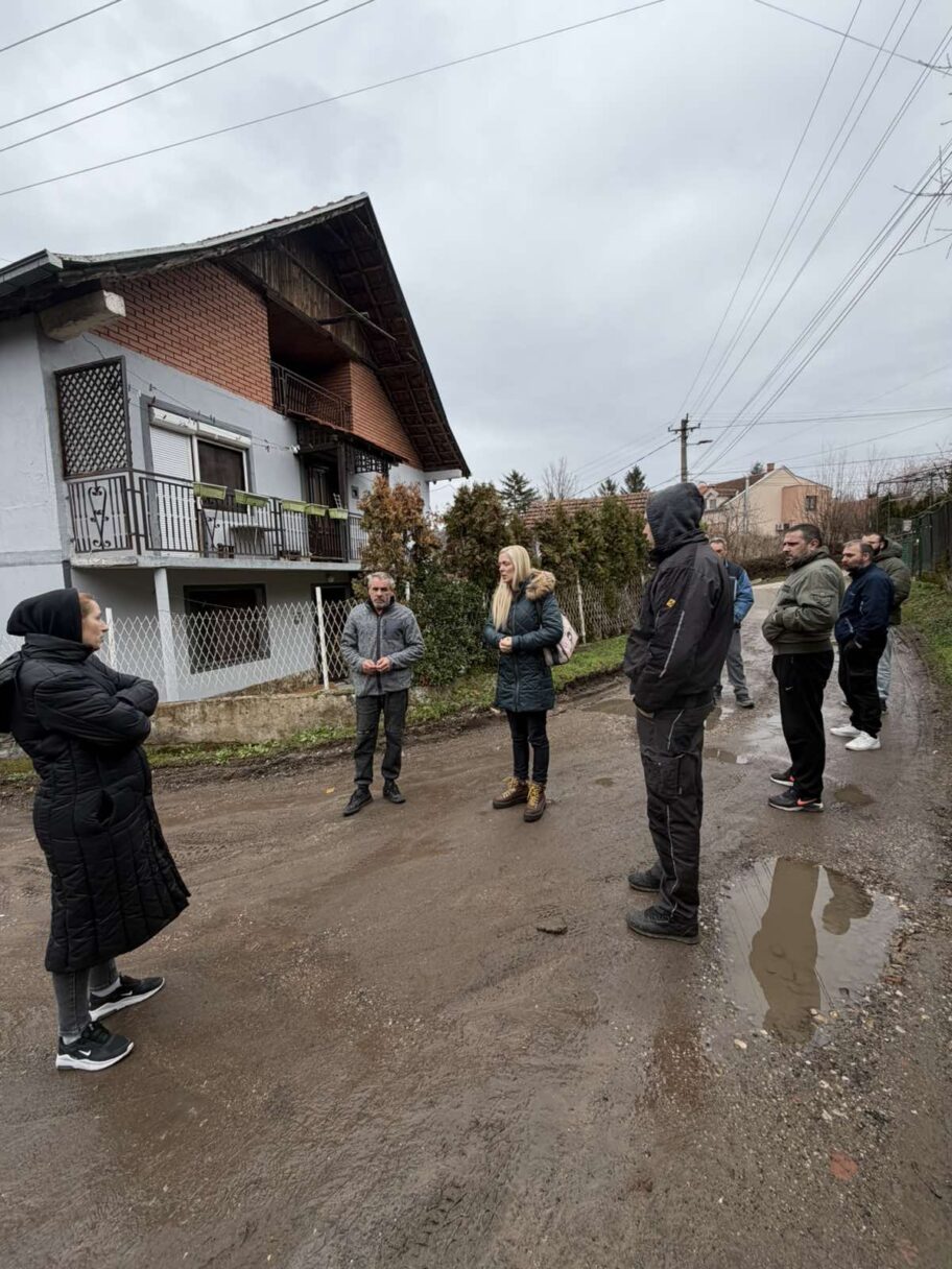Građani dela Niša u blatu i vodi, bez asfalta, uređene kanalizacije i brige Grada 3 0 02 05 ba6b00c79bb73d12ec85107c74c89f36425e9e50ccb1aa5ab7ee9e0ea1fece7b 2207d5f4c0a