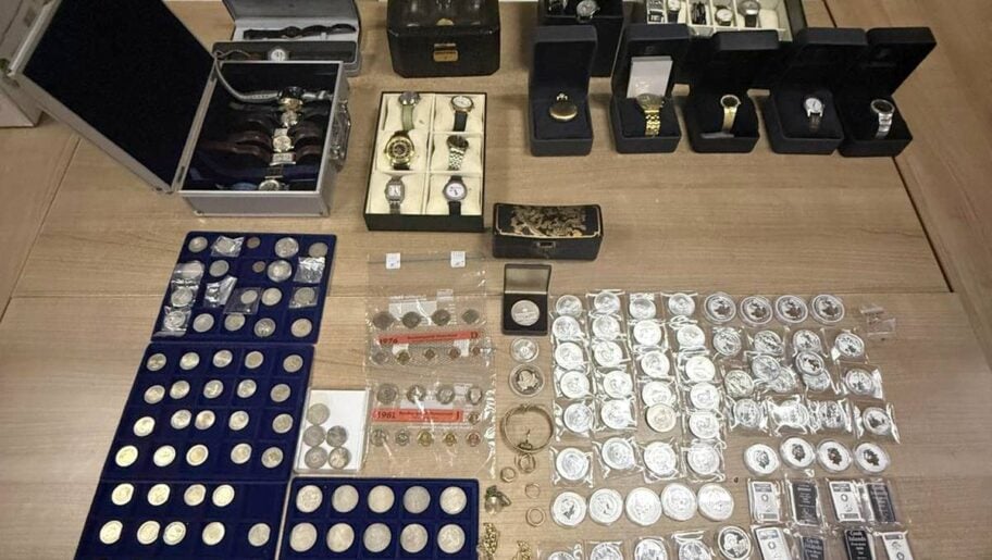 Sprečen pokušaj šverca nakita, srebrnjaka, časovnika i semenki marihuane vrednih 30.000 evra na Preševu 2 1 3 e1772026927389