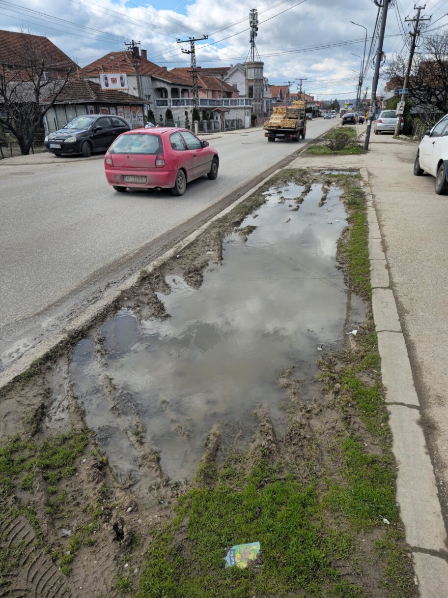 "Zelene površine" bez zelenila u niškom naselju - građani i dalje čekaju drvored obećan pre 15 godina 3 137FA700 70B0 4059 BD55 8490E266A34B